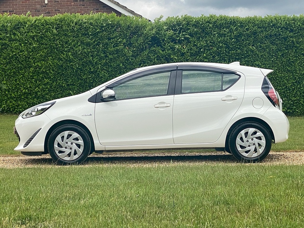 Toyota Aqua  Silver #8