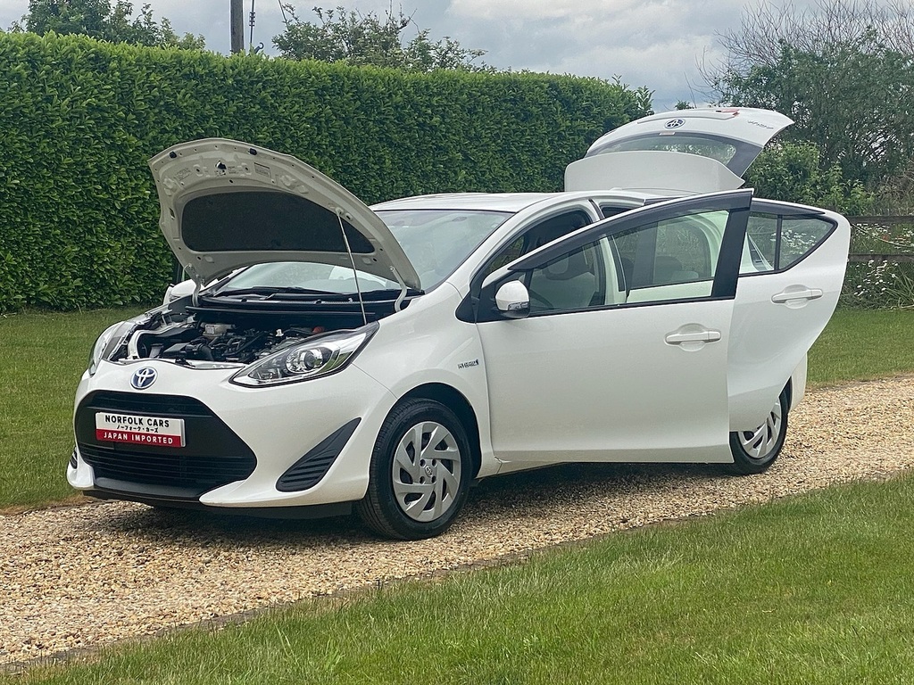 Toyota Aqua  Silver #33