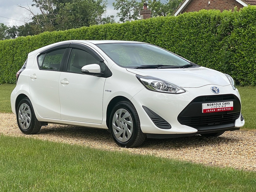 Toyota Aqua  Silver #12