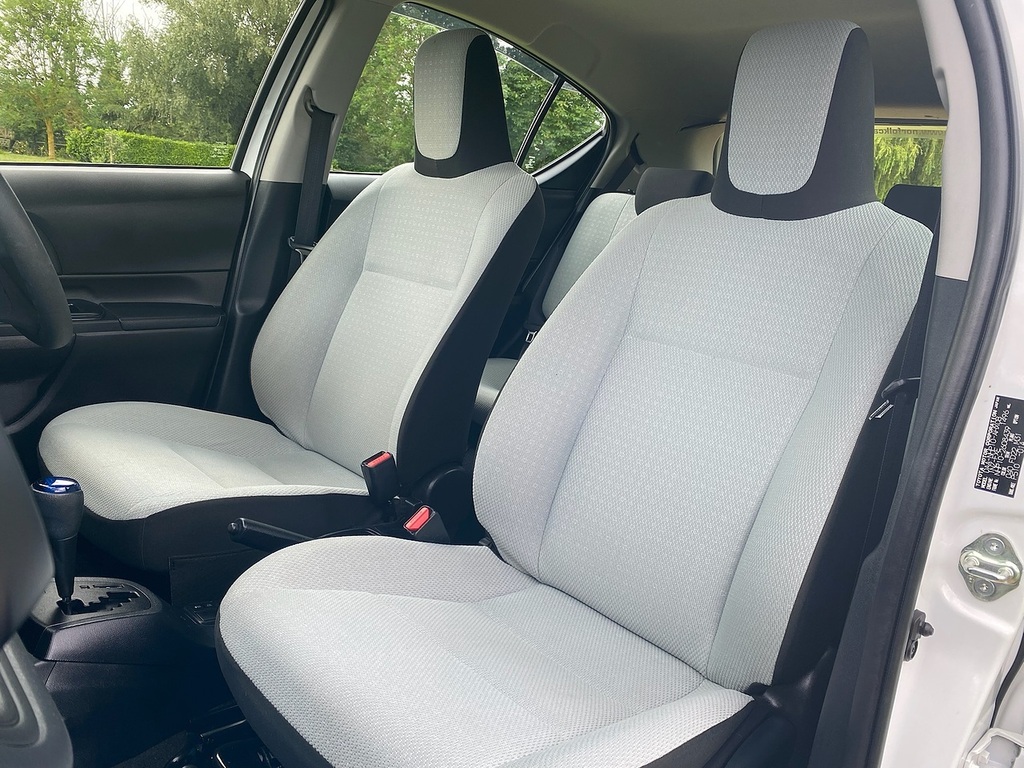 Toyota Aqua Hatchback White #3