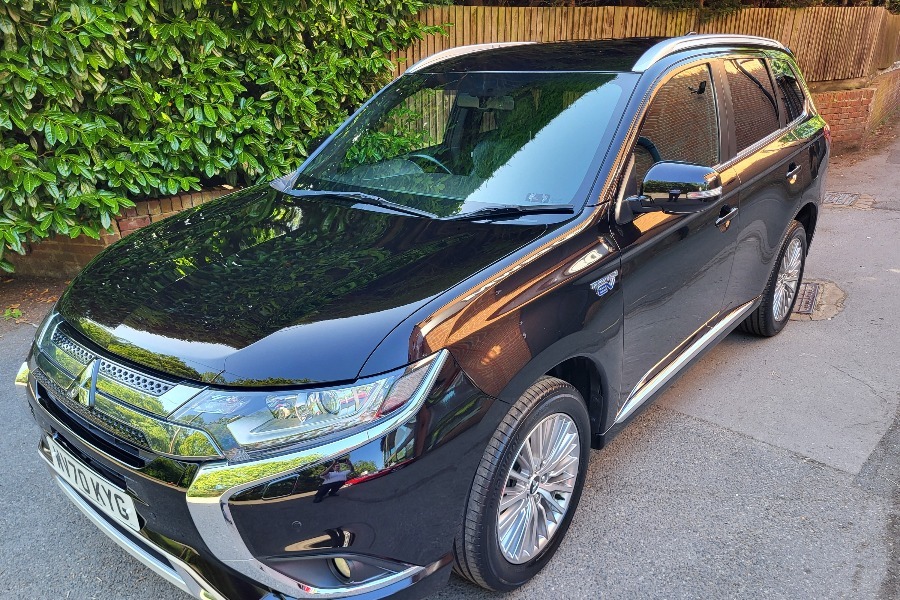 Mitsubishi Outlander Suv 2.4H Twinmotor 13.8Kwh Dynamic Suv Pet Black