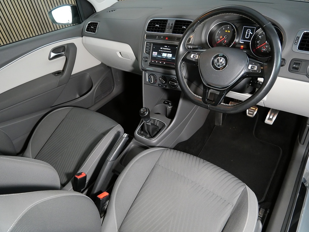 Volkswagen Polo Tsi Bluemotion Tech Se Design Hatchback 1.2 RE16OUS Silver #3