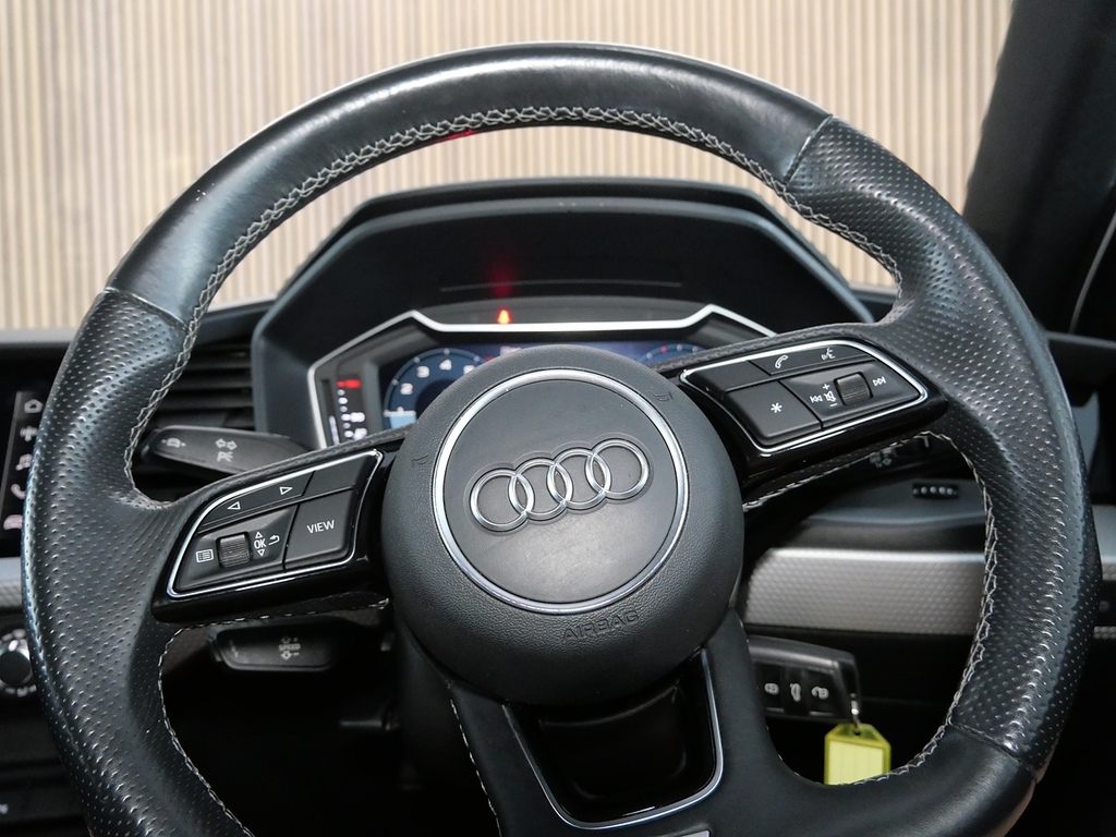 Audi A1 25 Tfsi Black Edition S Tronic  #33