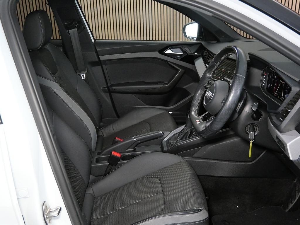 Audi A1 25 Tfsi Black Edition S Tronic  #29