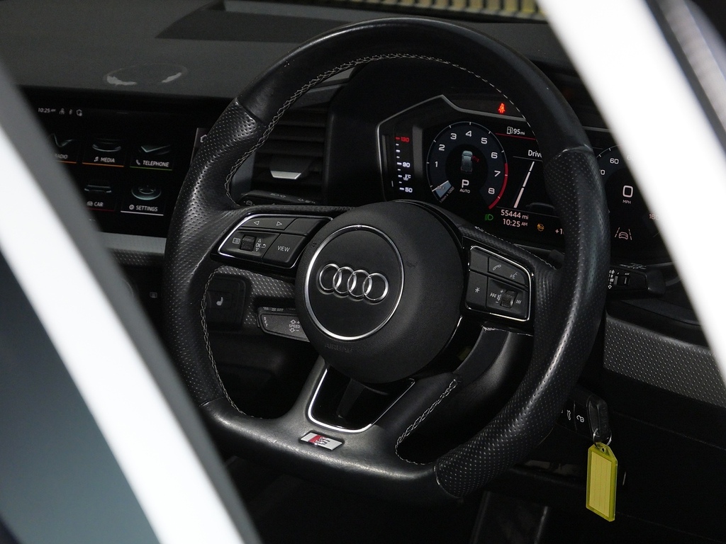 Audi A1 25 Tfsi Black Edition S Tronic  #21