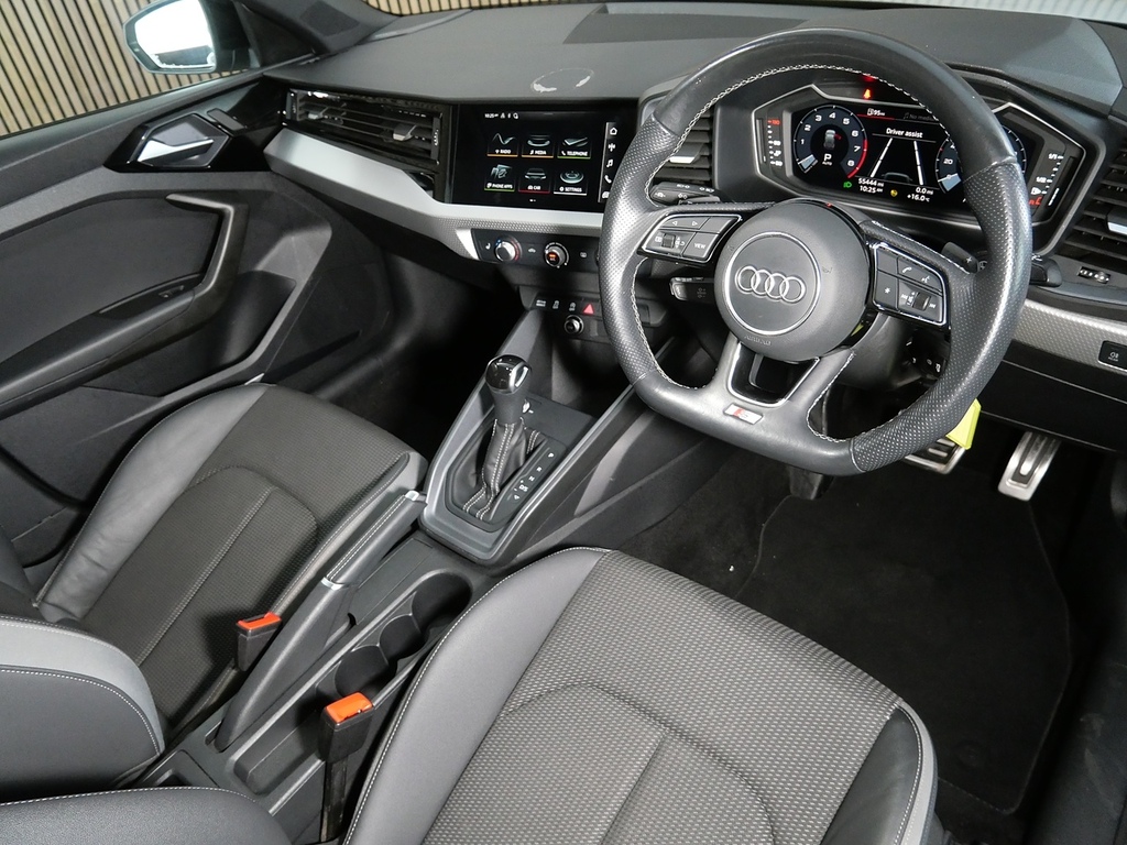 Audi A1 1.5 Tfsi 35 Black Edition Sportback S T White #3