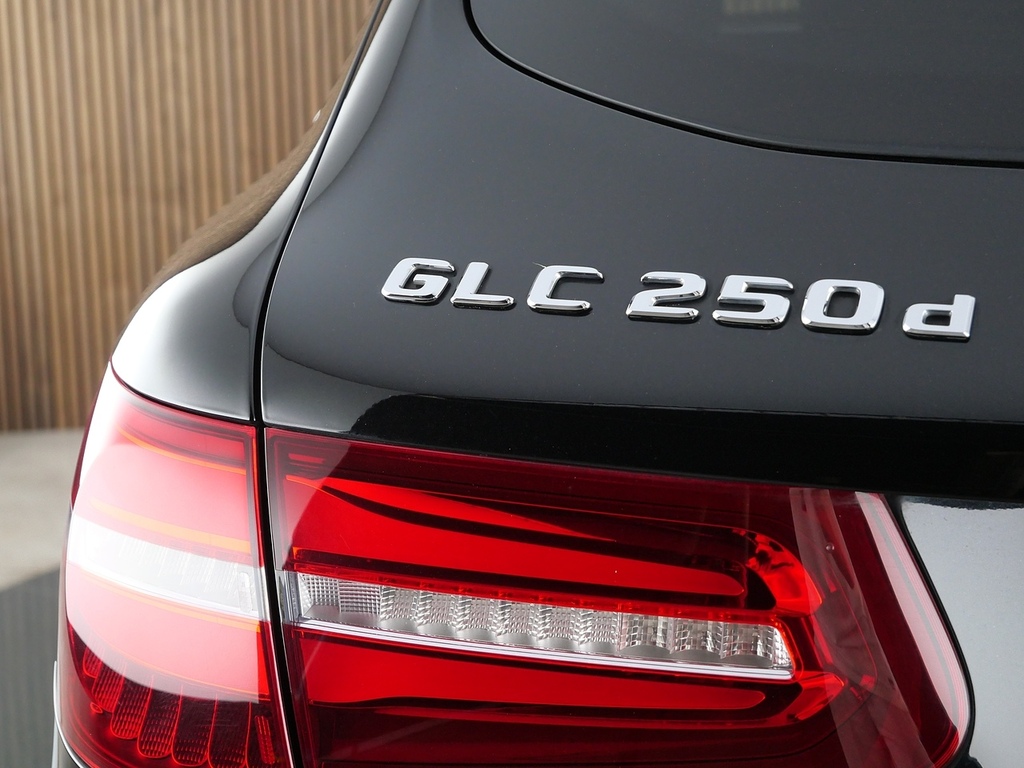 Mercedes-Benz GLC Class 2.0 Glc 250 4Matic Amg Line Premium 208 Bhp Blue #35