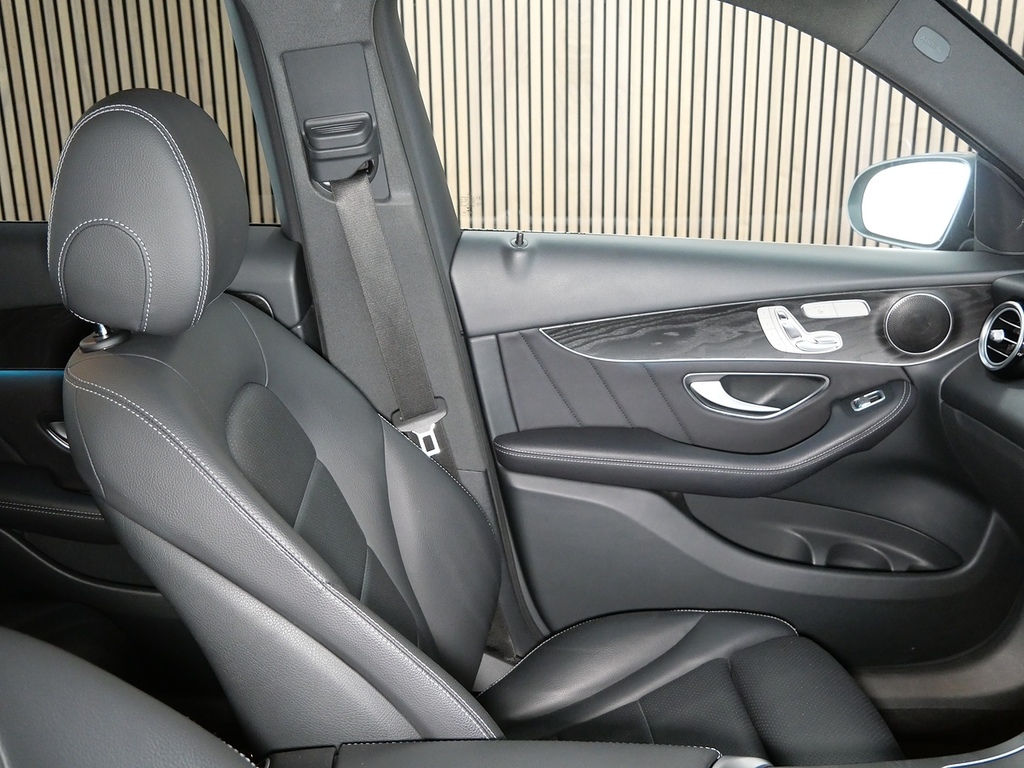 Mercedes-Benz GLC Class 2.0 Glc 250 4Matic Amg Line Premium 208 Bhp Blue #23