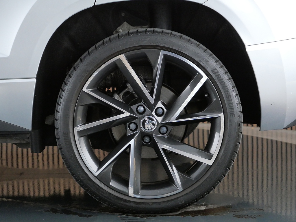 Skoda Karoq 1.5 Tsi Se Silver #39