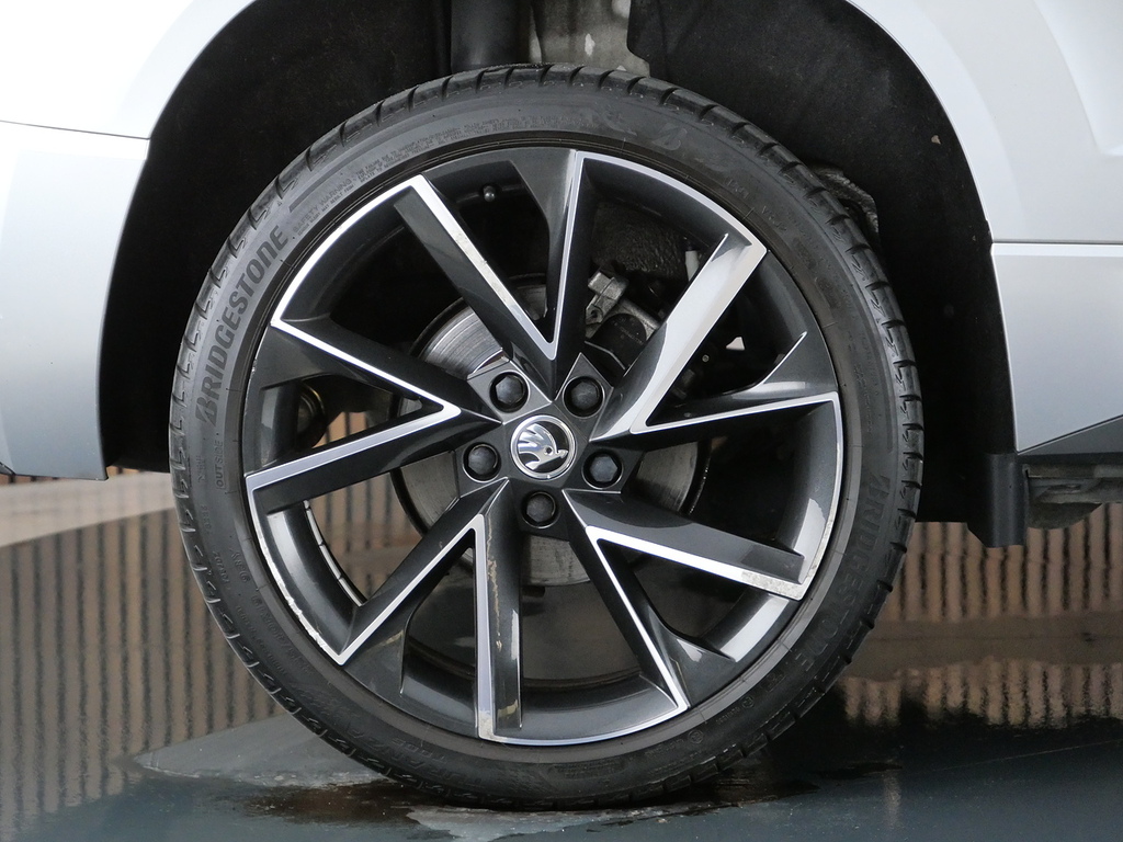 Skoda Karoq 1.5 Tsi Se Silver #40