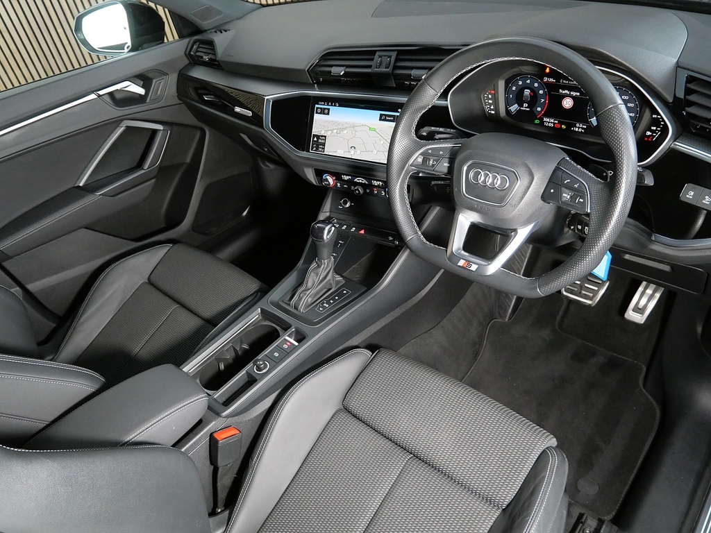 Audi Q3 Tfsi Cod Black Edition Black #3