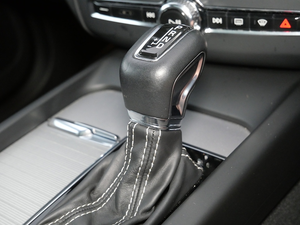 Volvo XC60 T5 Awd R-design Grey #36