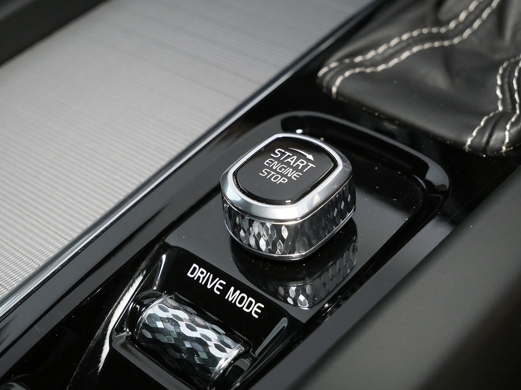 Volvo XC60 T5 Awd R-design Grey #37