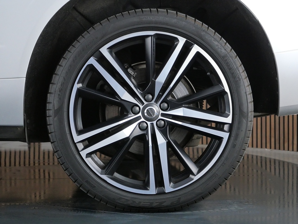 Volvo XC60 T5 Awd R-design Grey #42