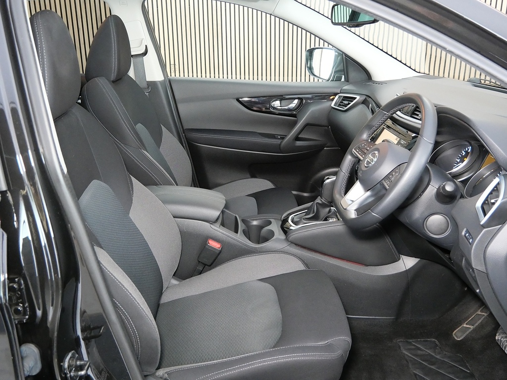 Nissan Qashqai Acenta Premium Di Black #25