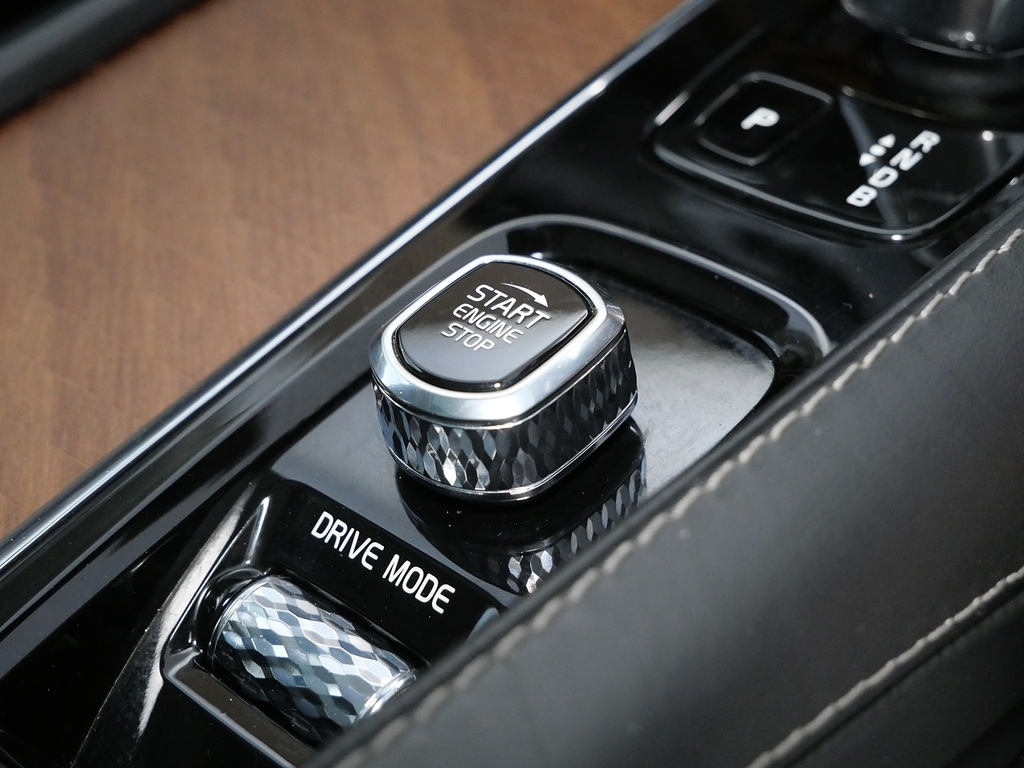 Volvo XC90   #37