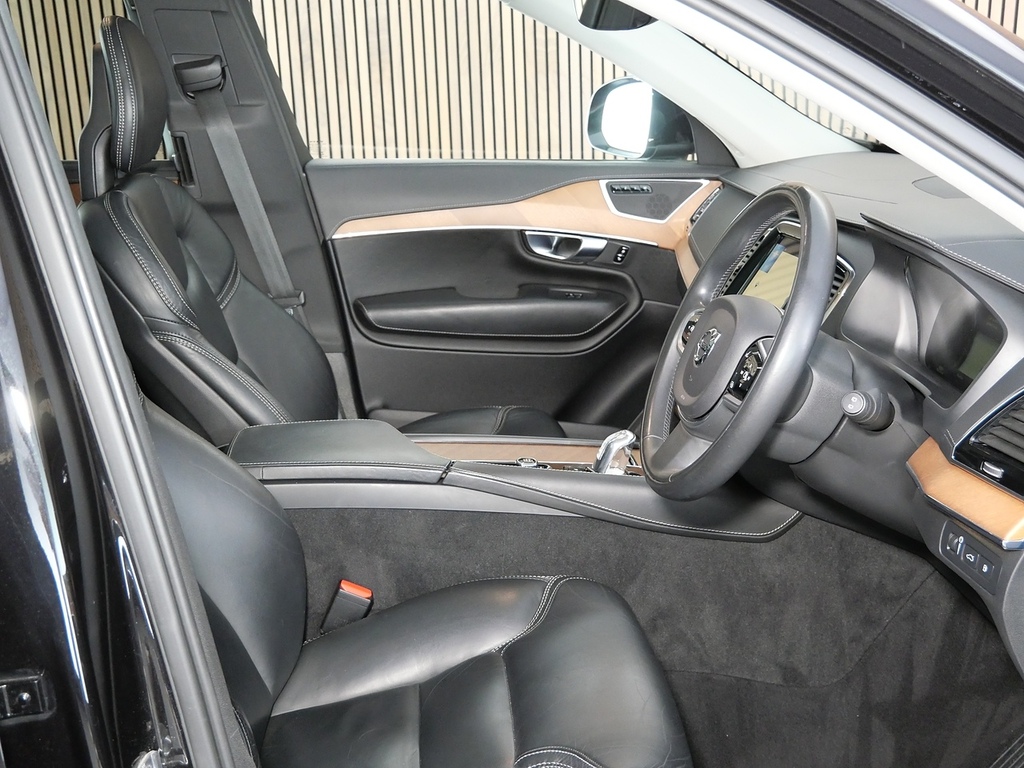 Volvo XC90   #28