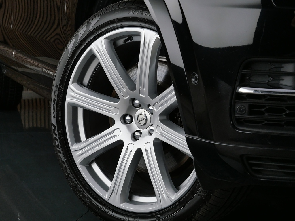 Volvo XC90   #20