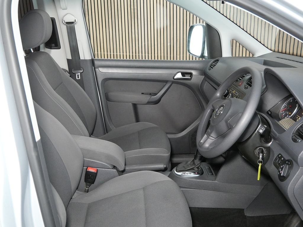 Volkswagen Caddy Maxi Life 1.6L Null Red #28