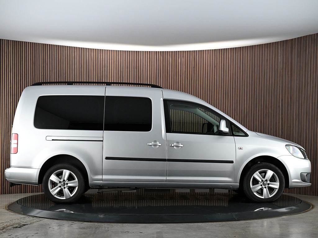 Volkswagen Caddy Maxi Life 1.6L Null Red #10