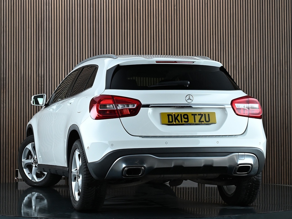 Mercedes-Benz GLA Class 2.1 Gla200d Sport Executive Suv 7G-dc White #2