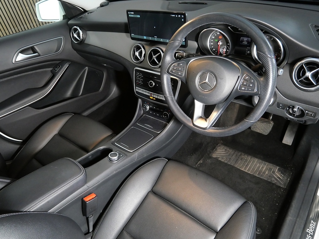Mercedes-Benz GLA Class 2.1 Gla200d Sport Executive Suv 7G-dc White #3