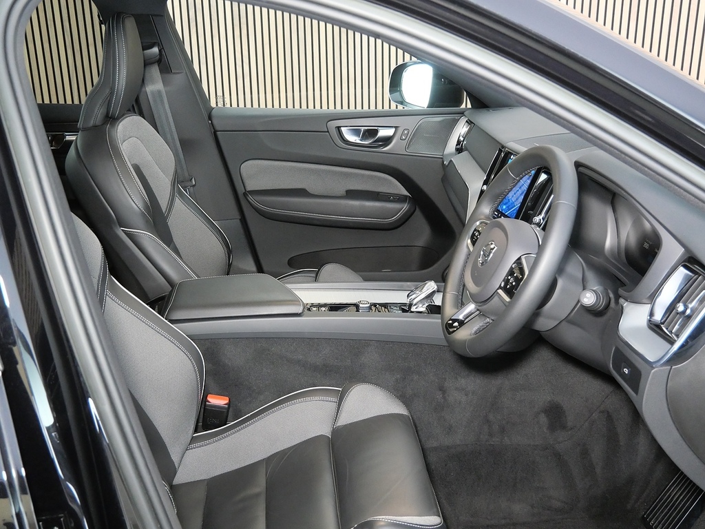 Volvo XC60 Xc60 B4 Mhev Awd Silver #25