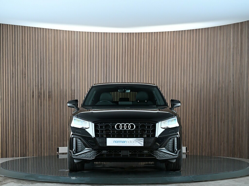 Audi Q2 1.5 Tfsi Cod 35 Black Edition Suv S Tro WG23PYF Black #4