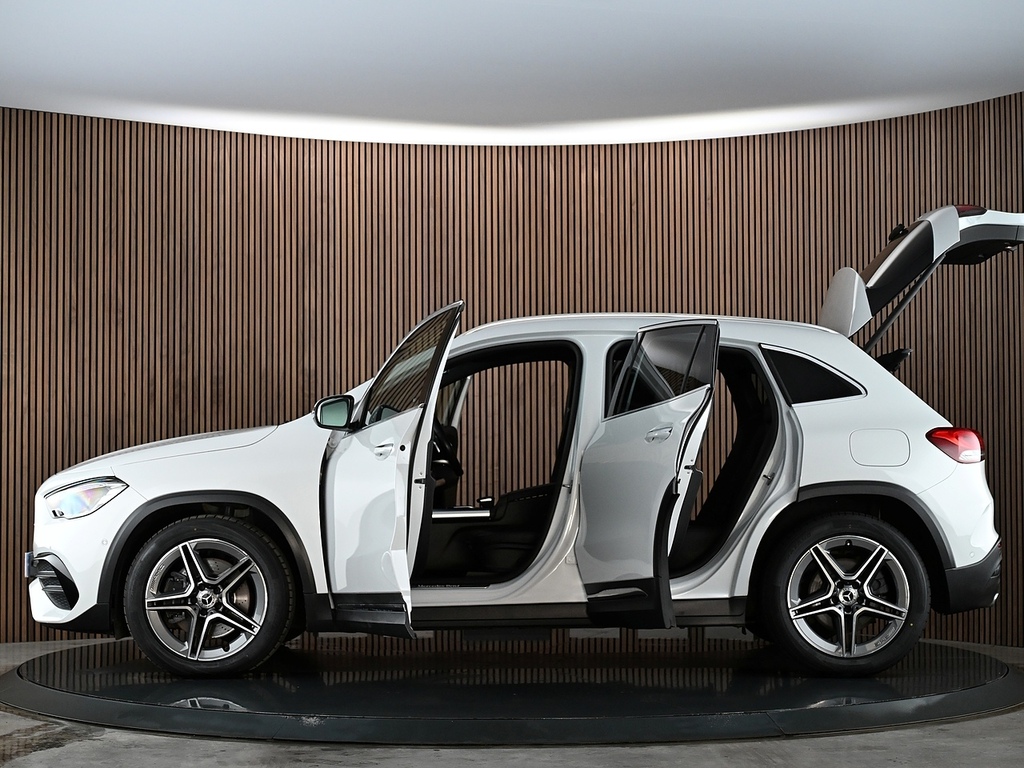 Mercedes-Benz GLA Class 180 Amg Line Premium 2022 White #19