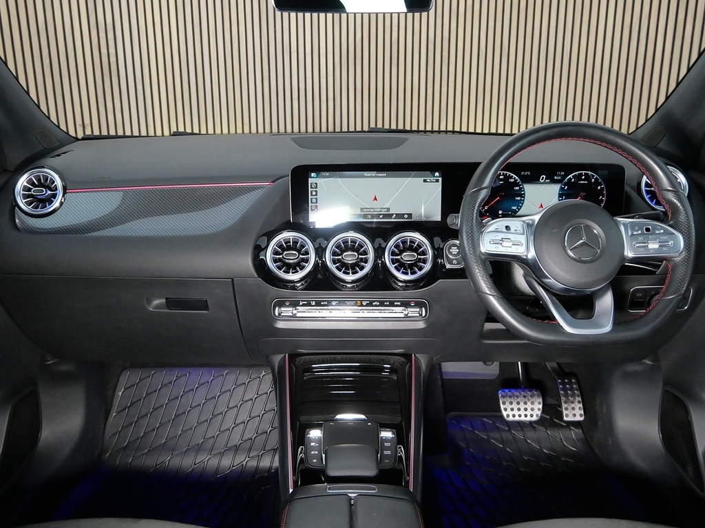 Mercedes-Benz GLA Class 180 Amg Line Premium 2022 White #29