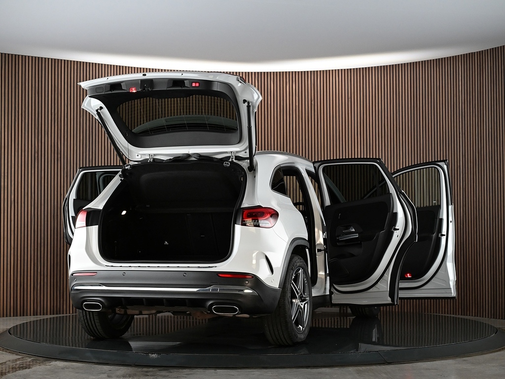 Mercedes-Benz GLA Class 180 Amg Line Premium 2022 White #17