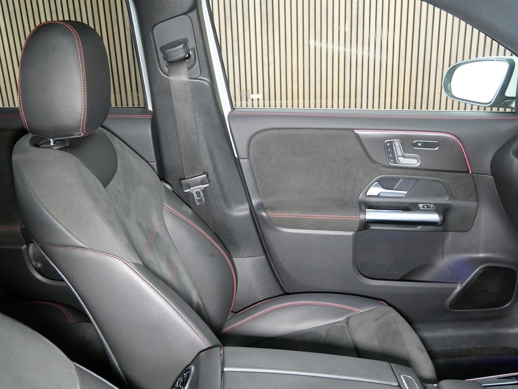 Mercedes-Benz GLA Class 180 Amg Line Premium 2022 White #27