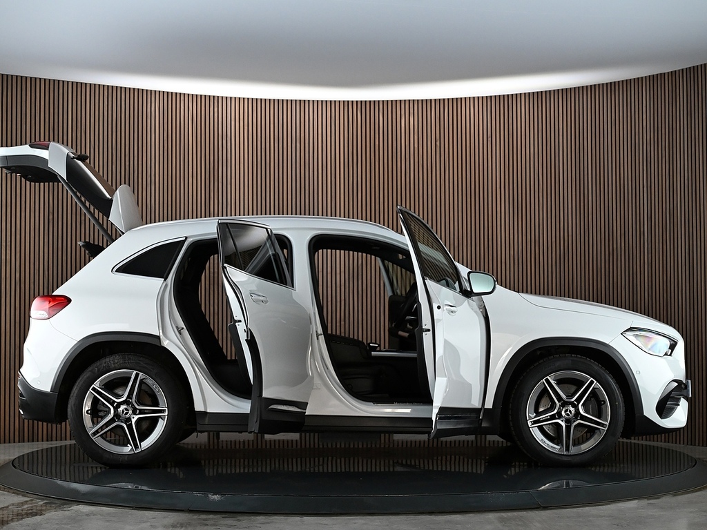 Mercedes-Benz GLA Class 180 Amg Line Premium 2022 White #18