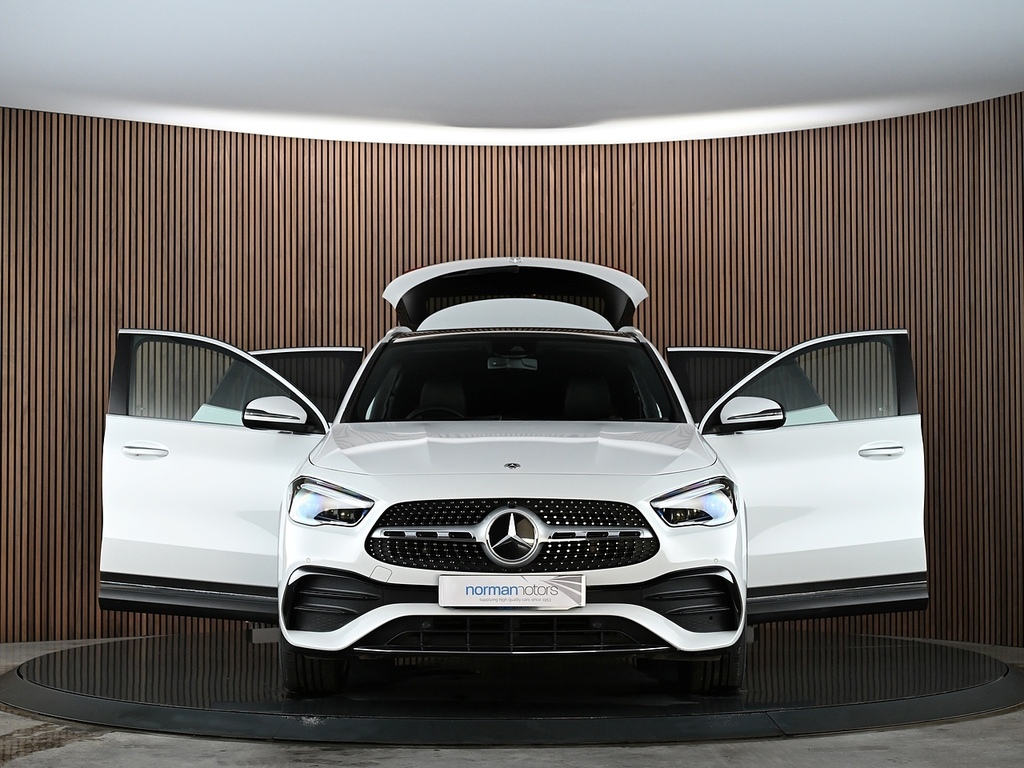 Mercedes-Benz GLA Class 180 Amg Line Premium 2022 White #13