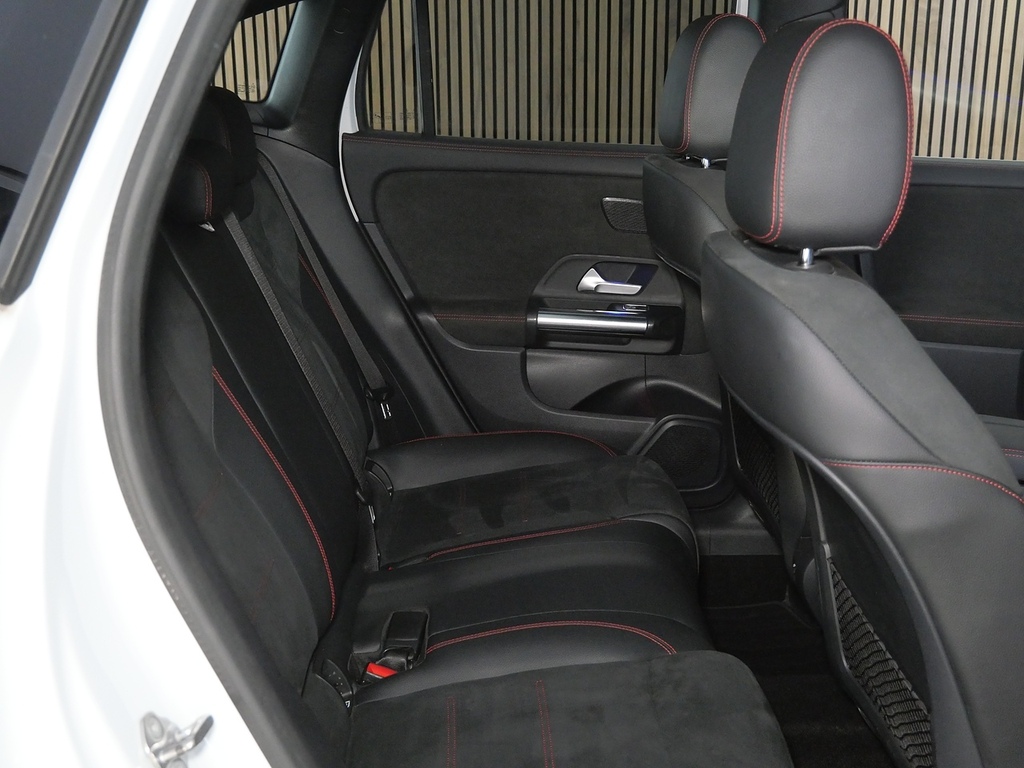 Mercedes-Benz GLA Class 180 Amg Line Premium 2022 White #30