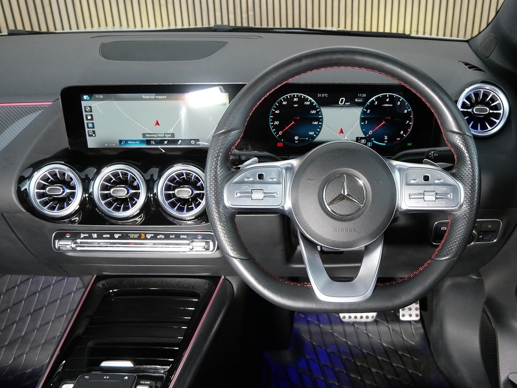 Mercedes-Benz GLA Class 180 Amg Line Premium 2022 White #25