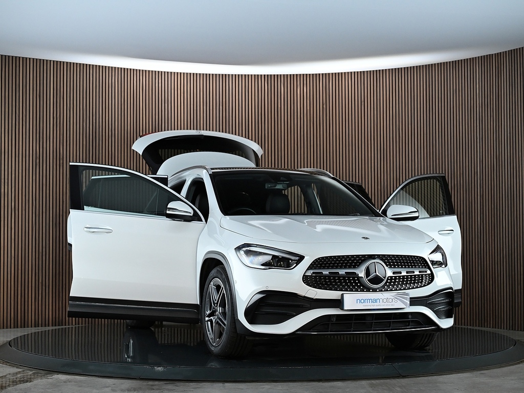 Mercedes-Benz GLA Class 180 Amg Line Premium 2022 White #12