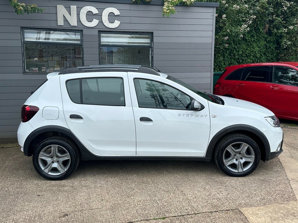 Dacia Sandero Stepway 1.5 Dci Laureate Euro 6 Ss GV17NKG White #6