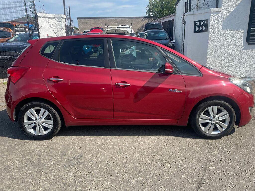 Hyundai Ix20 1.6L Crdi Style Mpv Euro 5 113 Red #4