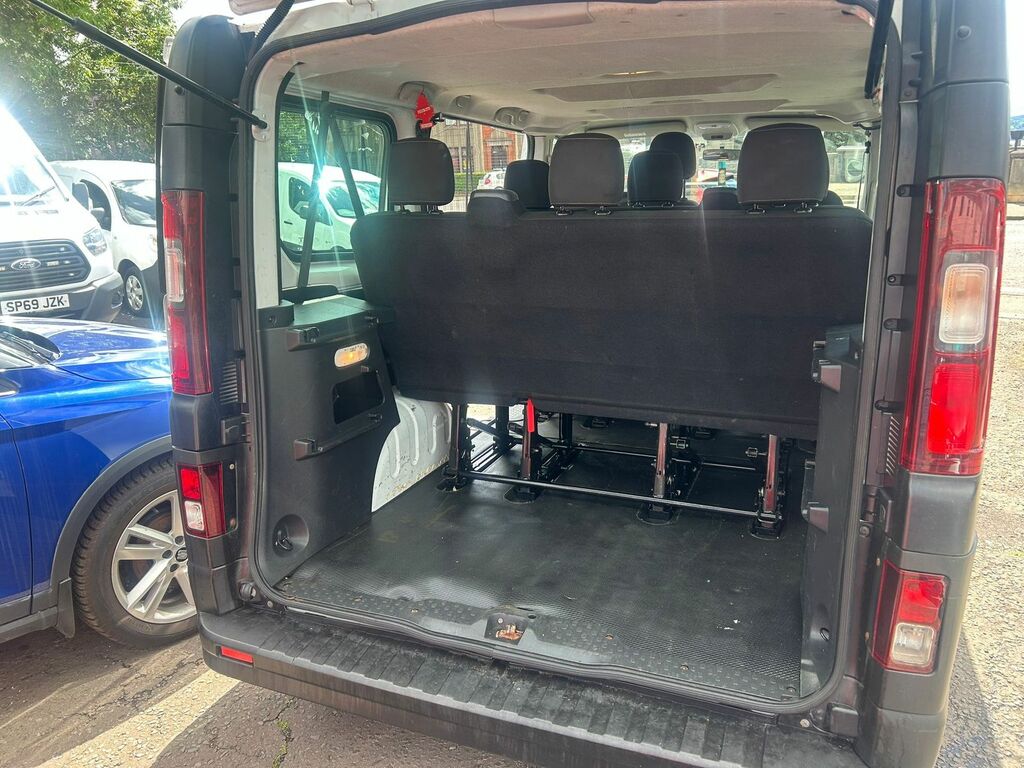 Renault Trafic Trafic L1 Minibus Fwd White #6