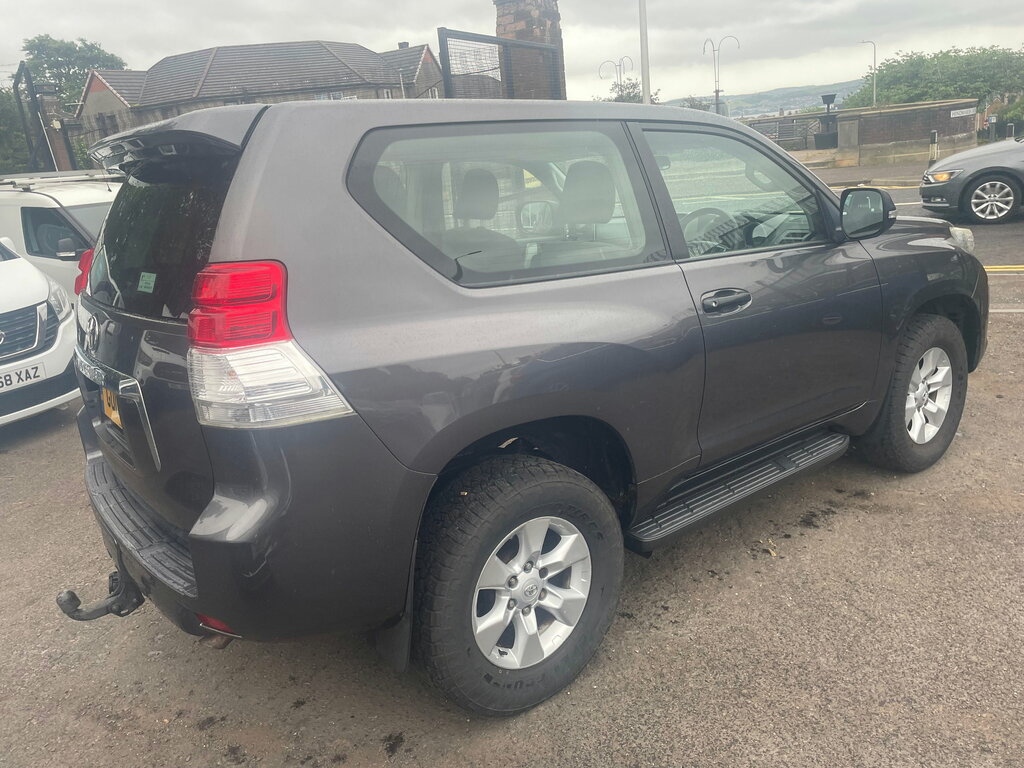 Toyota Land Cruiser 3.0 D-4d Lc3 Suv 4Wd Euro 5 190 Grey #4