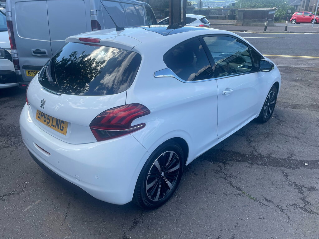 Peugeot 208 1.2 Puretech Allure Hatchback Eu White #4