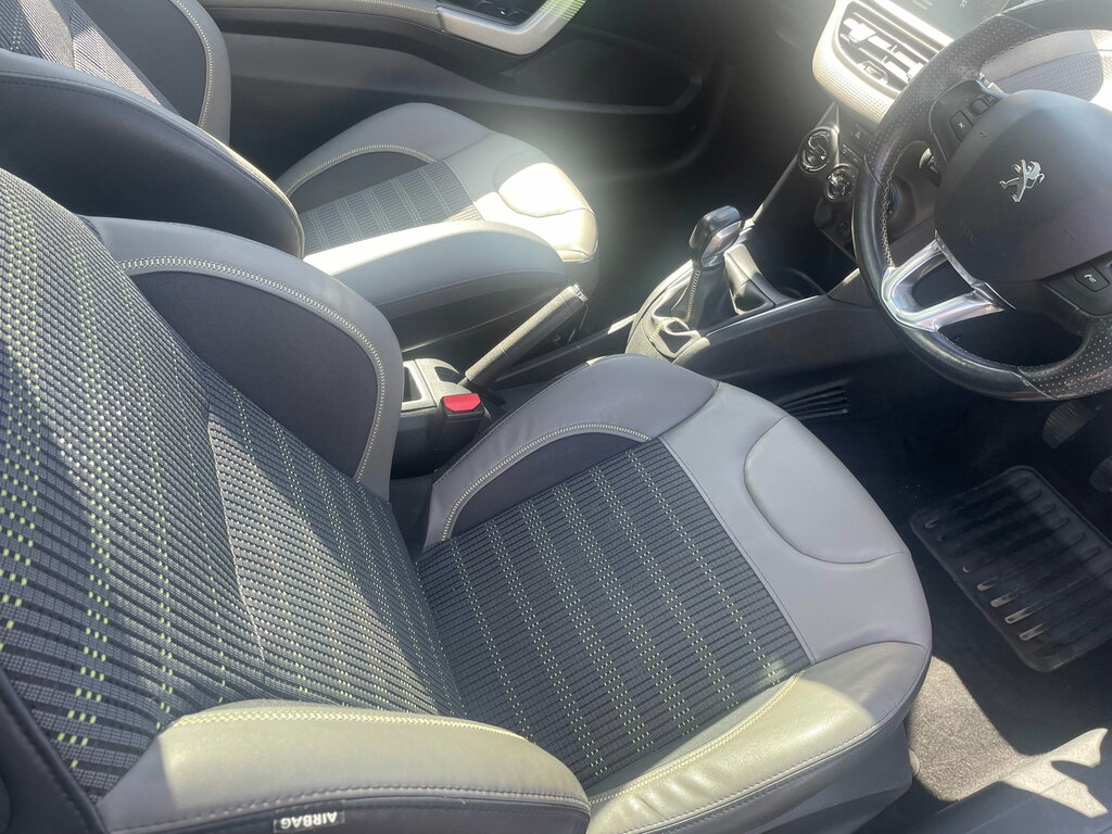 Peugeot 208 Access Plus White #12