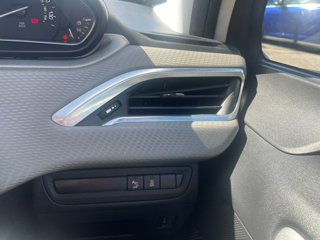 Peugeot 208 Access Plus White #24