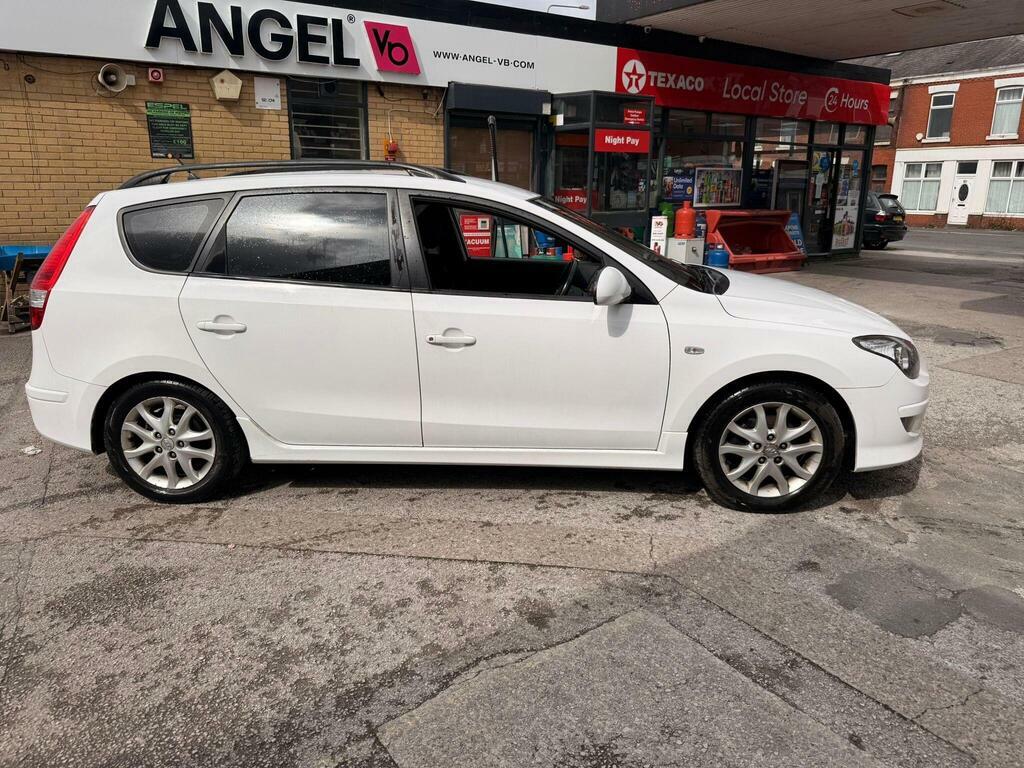 Hyundai I30 1.6 Crdi Comfort Euro 4 White #4