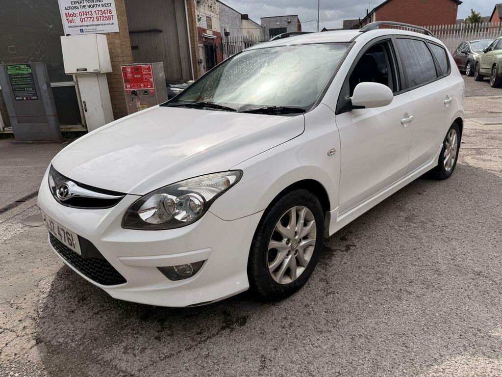 Hyundai I30 1.6 Crdi Comfort Euro 4 White #3
