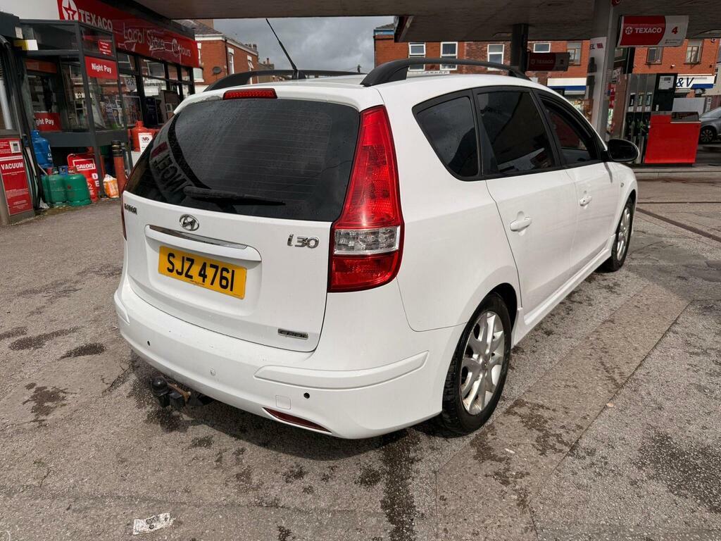 Hyundai I30 1.6 Crdi Comfort Euro 4 White #3