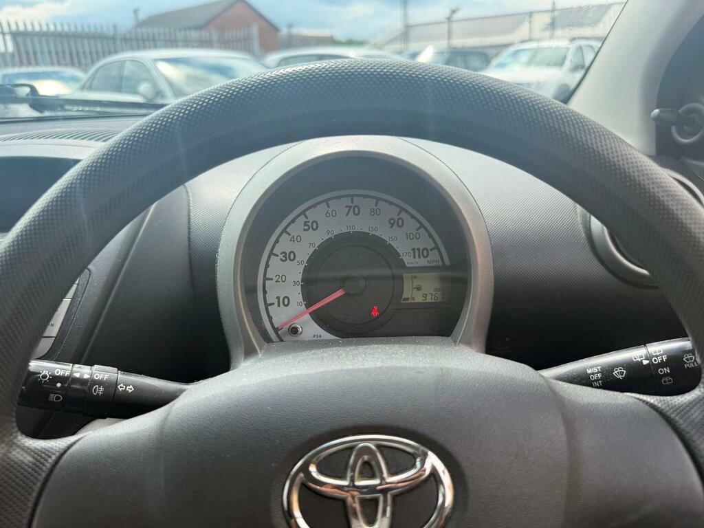 Toyota Aygo Ice Green #11