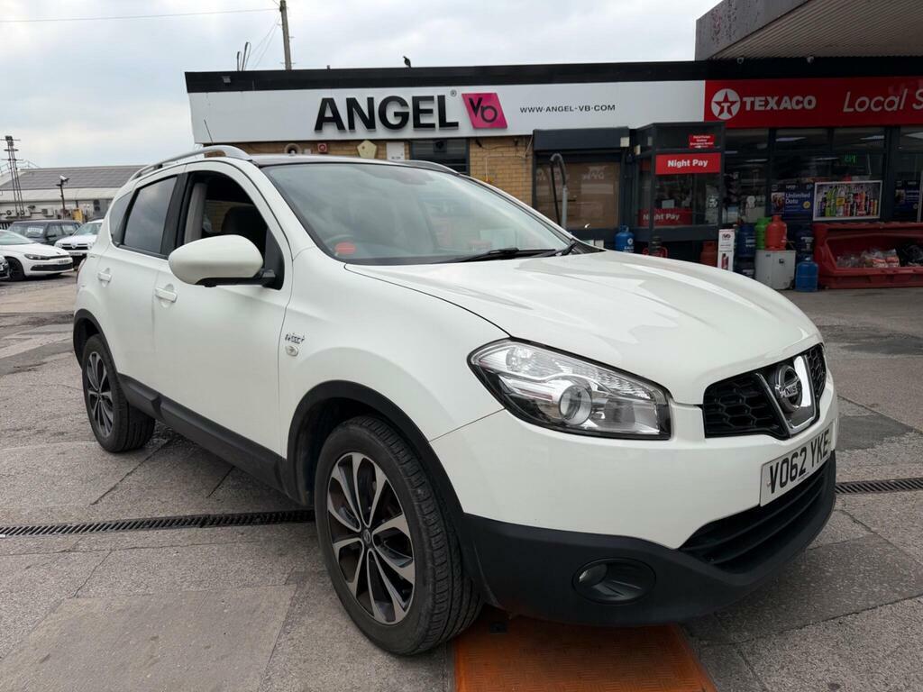 Nissan Qashqai Hatchback Red #1