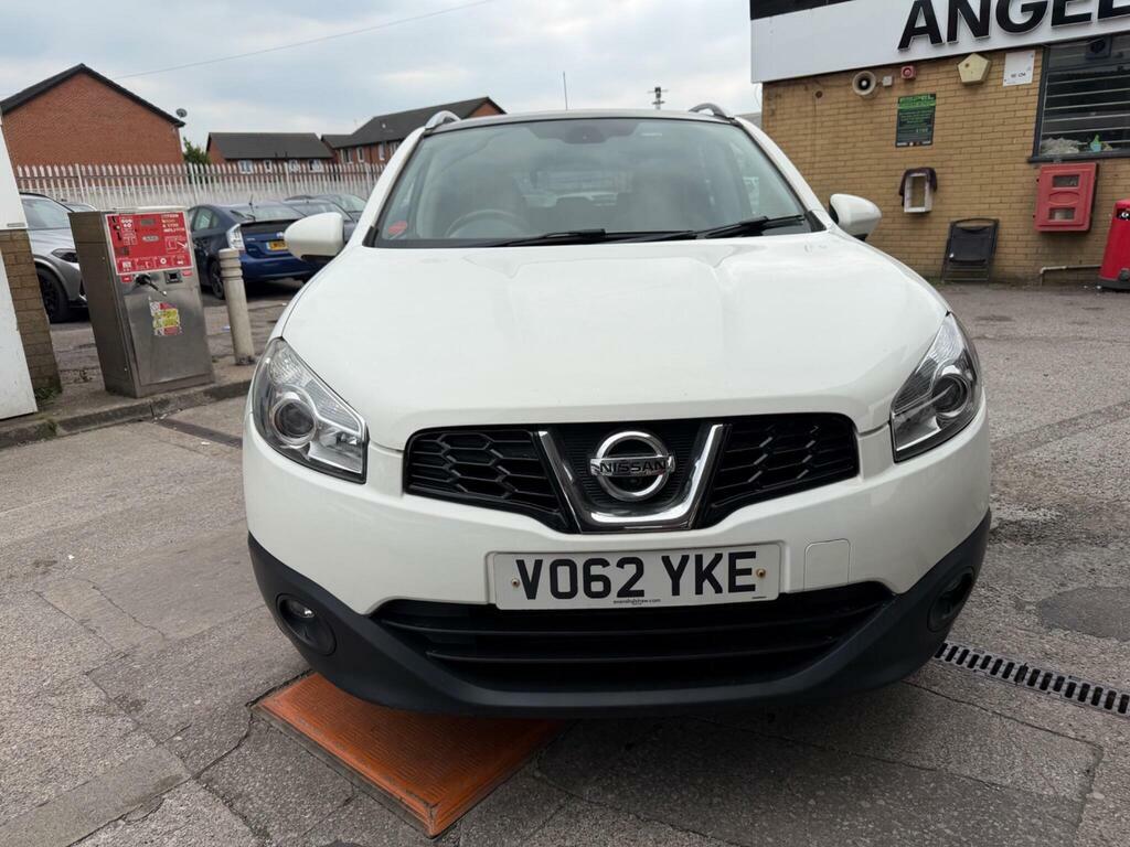 Nissan Qashqai Hatchback Red #2